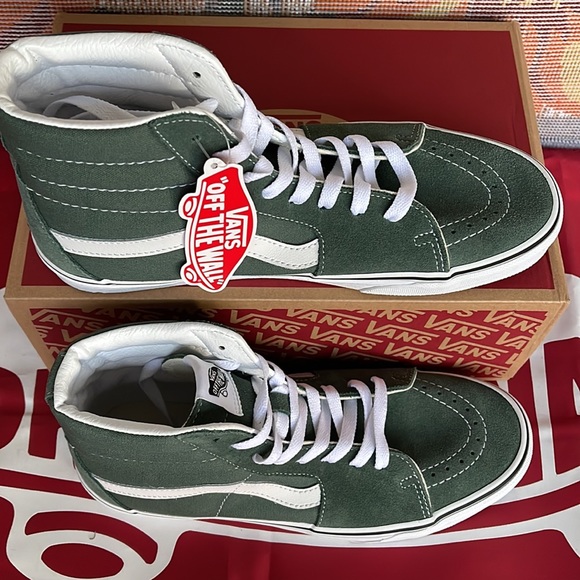 Vans Sk8-Hi
Color Theory Duck Green
VNOA7Q5NYQW
Men’s sneakers - Picture 5 of 16